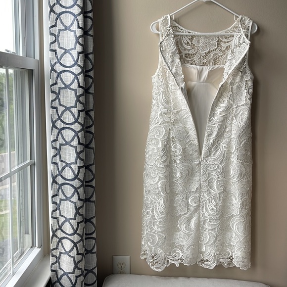 Wedding dress - Picture 12 of 16